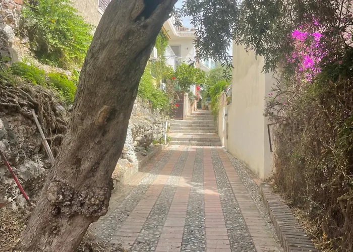 Des Arts - Nyaraló