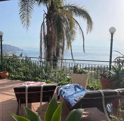 Des Arts - Nyaraló Taormina